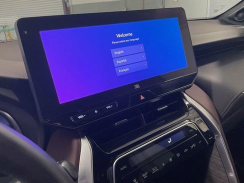 Used 2023 Toyota Venza Limited image 15