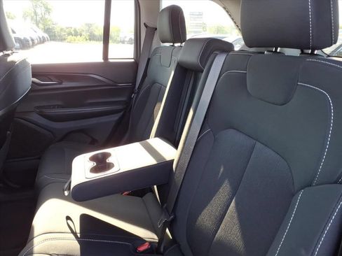 Certified 2023 Jeep Grand Cherokee Laredo w/ Luxury Tech Group I AWD/4WD image 14