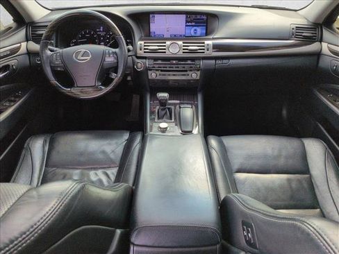 Used 2013 Lexus LS 460 AWD w/ Comfort Pkg image 19