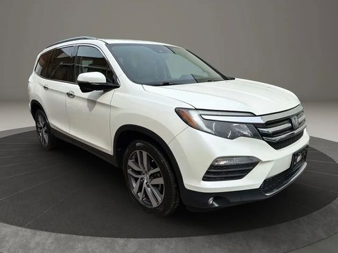 Used 2017 Honda Pilot Touring image 3
