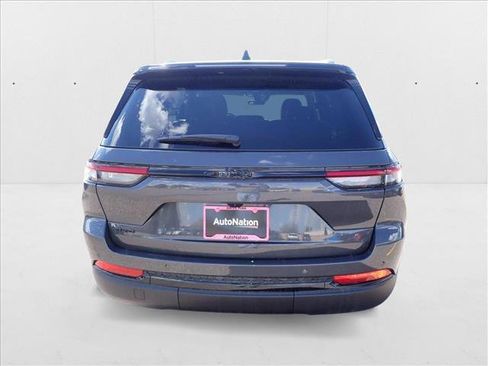 New 2025 Jeep Grand Cherokee Altitude image 3