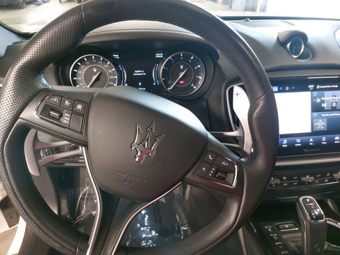 Used 2023 Maserati Ghibli Modena RWD image 18