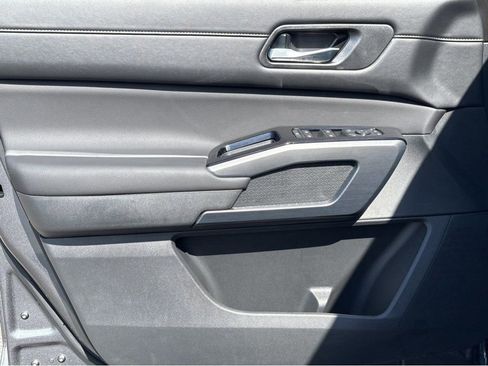 New 2026 Nissan Pathfinder SL FWD image 17