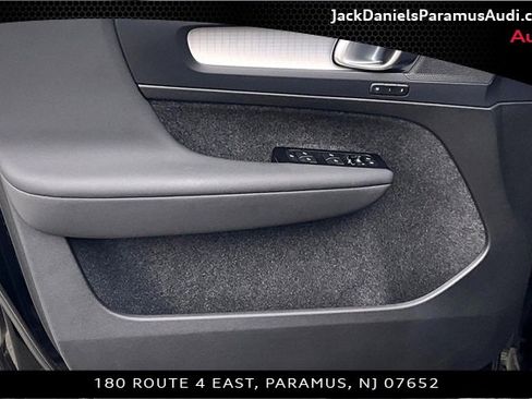 Used 2022 Volvo XC40 T5 Momentum image 16