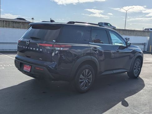 Used 2024 Nissan Pathfinder SV image 9