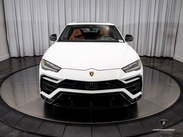 Used 2022 Lamborghini Urus AWD/4WD image 3