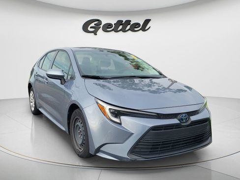 Used 2023 Toyota Corolla LE FWD image 2