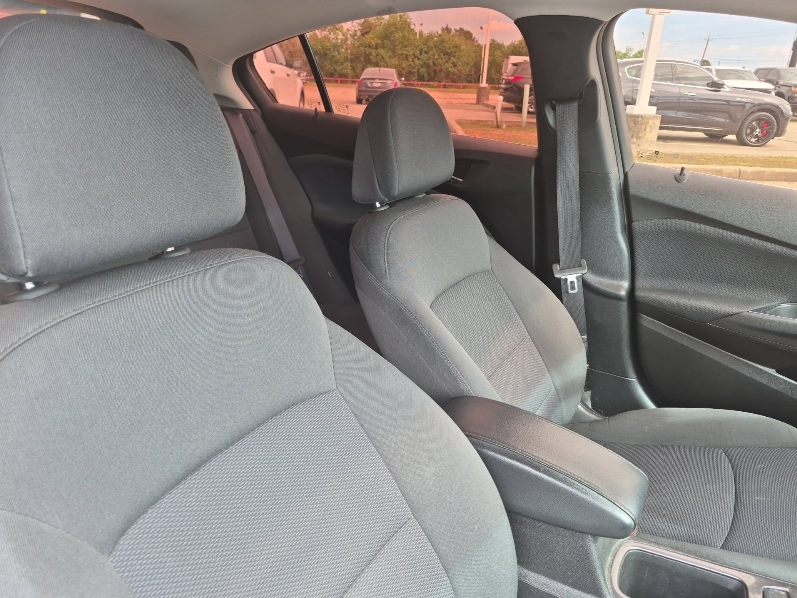 Used 2018 Chevrolet Cruze LT FWD image 5