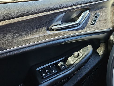 Used 2024 Jeep Grand Cherokee L Limited w/ Luxury Tech Group II image 15