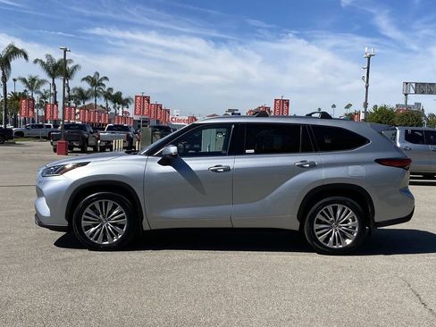 Used 2023 Toyota Highlander Platinum FWD image 40