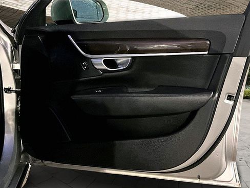 Used 2018 Volvo S90 T5 Momentum w/ Momentum Plus Package image 17