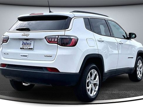 Used 2024 Jeep Compass Latitude image 6