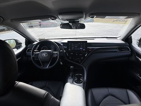 Used 2021 Toyota Camry SE FWD image 18