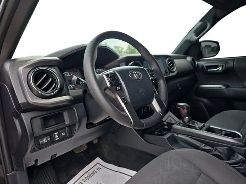 Used 2018 Toyota Tacoma TRD Off-Road AWD/4WD image 13