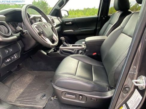 Used 2023 Toyota Tacoma Limited image 18