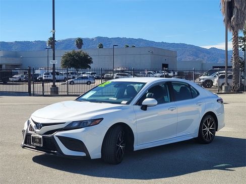 Used 2022 Toyota Camry SE image 17