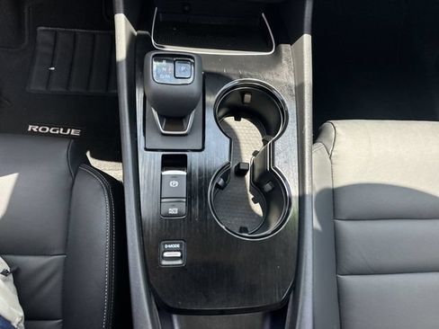 Used 2025 Nissan Rogue SL w/ SL Premium Package FWD image 18