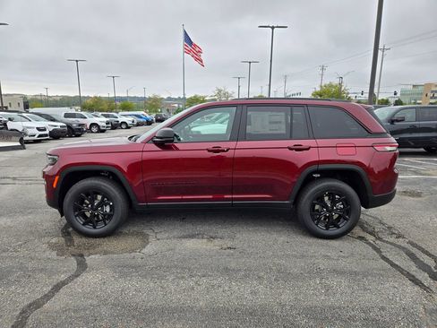 New 2025 Jeep Grand Cherokee Altitude image 7