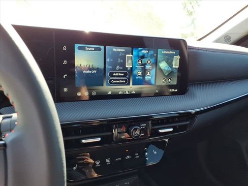 New 2026 Nissan Kicks SR w/ Cold Weather Package image 8