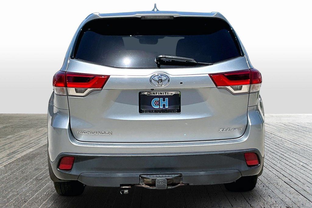 Used 2017 Toyota Highlander XLE AWD/4WD image 7