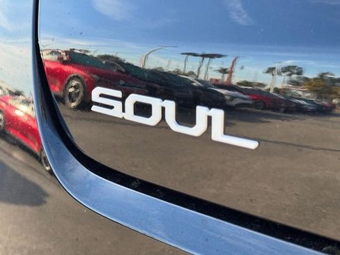 Certified 2025 Kia Soul LX image 10