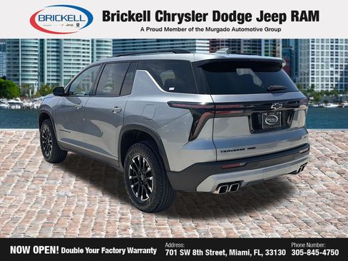 Used 2025 Chevrolet Traverse Z71 AWD/4WD image 3