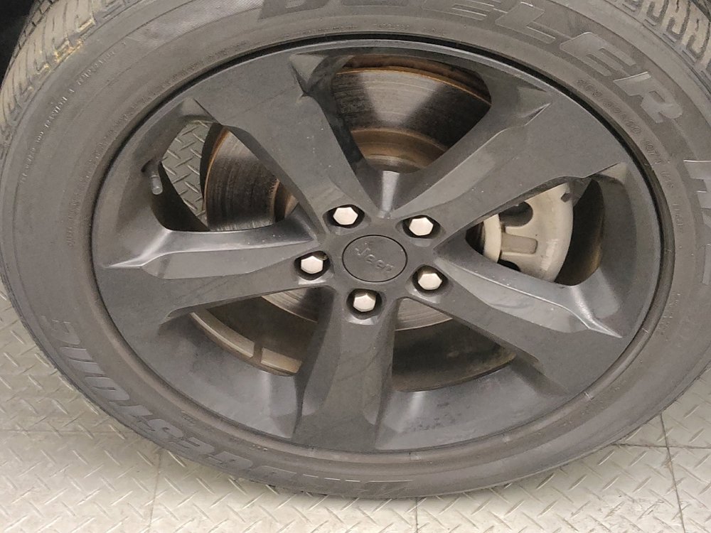 Used 2023 Jeep Grand Cherokee L Laredo RWD image 31