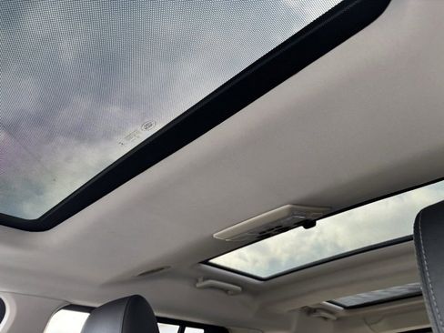 Used 2015 Land Rover LR4 HSE LUX image 25