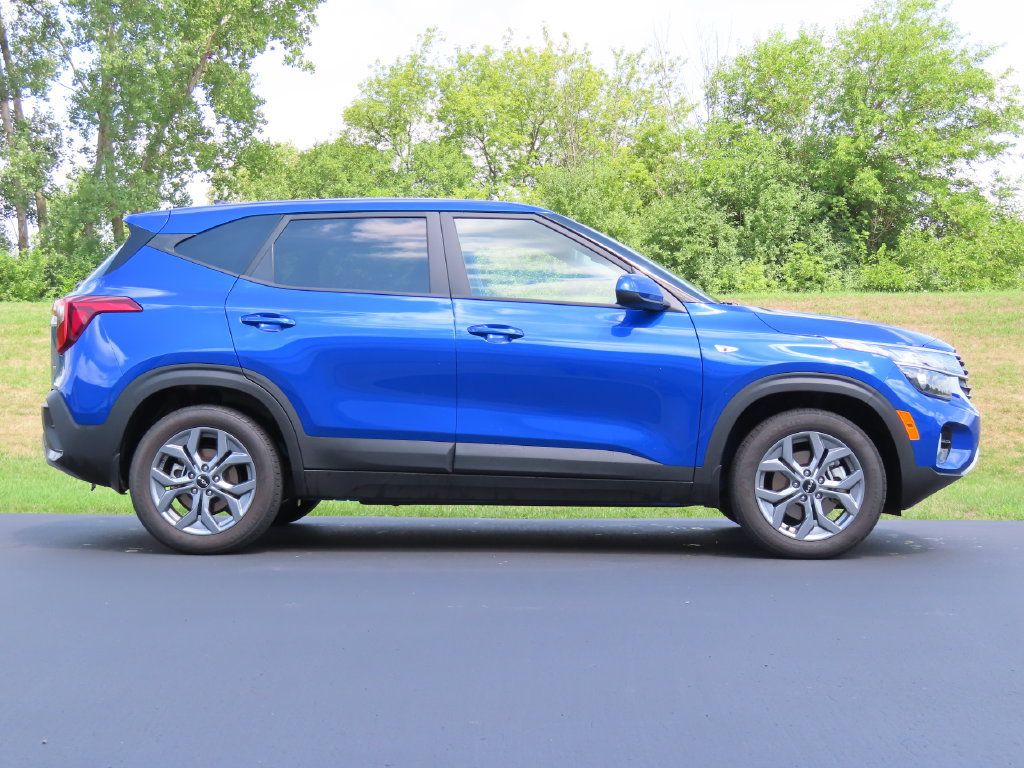Certified 2024 Kia Seltos LX AWD/4WD image 3