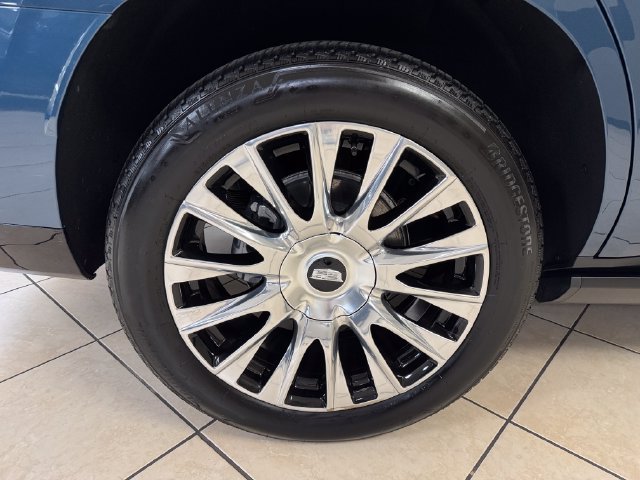Used 2025 Cadillac Escalade Premium Luxury Platinum AWD/4WD image 29