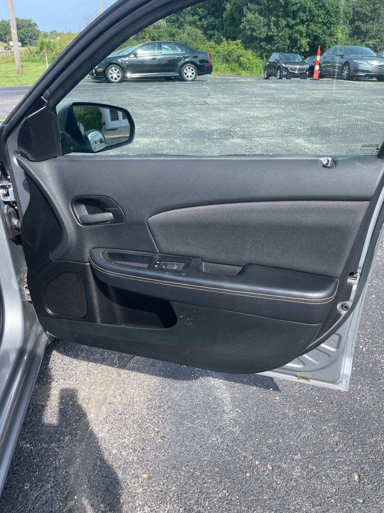 Used 2013 Dodge Avenger SE FWD image 21