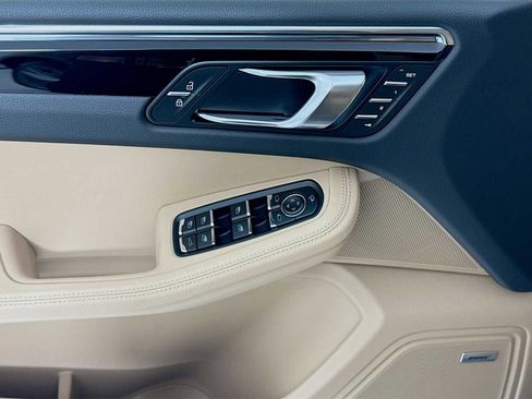 New 2026 Porsche Macan image 11