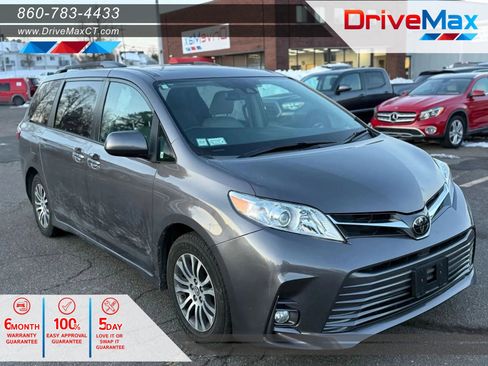 Used 2019 Toyota Sienna XLE w/ XLE Navigation Package image 1