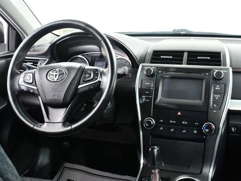 Used 2015 Toyota Camry SE FWD image 8