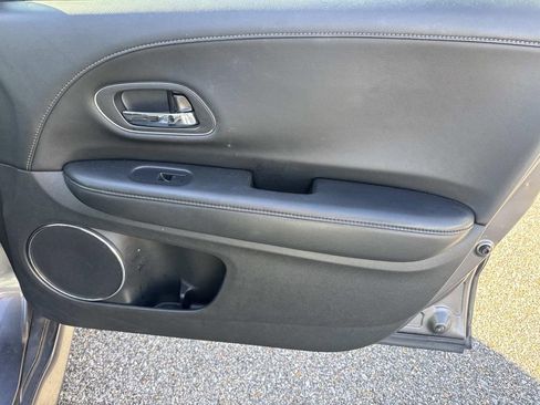 Used 2019 Honda HR-V Touring image 14