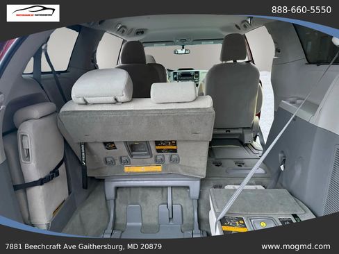 Used 2012 Toyota Sienna LE image 19