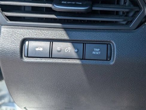 Used 2024 Nissan Altima 2.5 SV FWD image 19