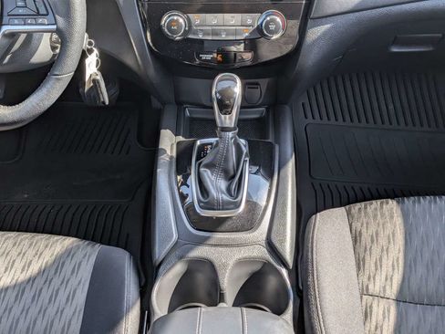 Used 2019 Nissan Rogue S w/ Special Edition Package FWD image 18