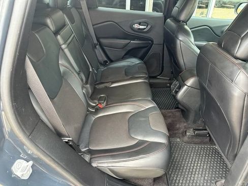 Used 2016 Jeep Cherokee Trailhawk w/ Comfort & Convenience Group AWD/4WD image 13