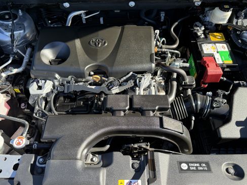 Used 2020 Toyota RAV4 XLE Premium image 31