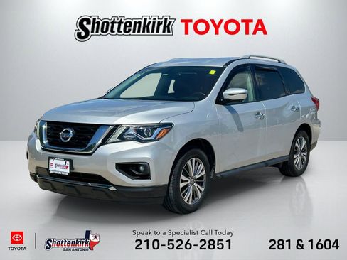 Used 2020 Nissan Pathfinder SL image 1