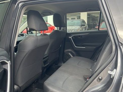 Used 2021 Toyota RAV4 LE image 13