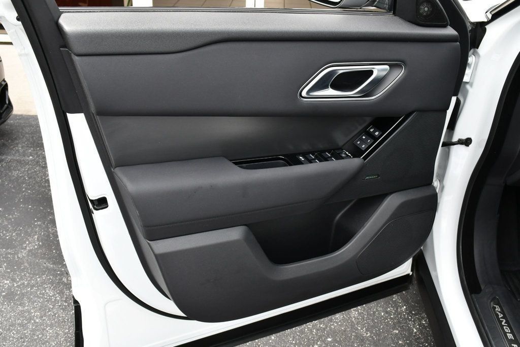 Used 2025 Land Rover Range Rover Velar Dynamic SE AWD/4WD image 44