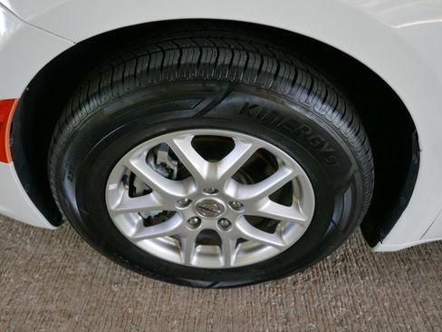 Used 2021 Chrysler Pacifica Touring-L FWD image 25