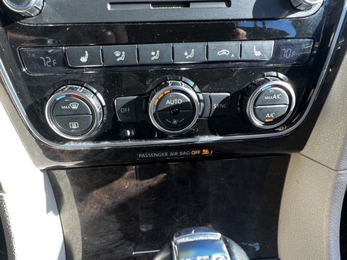 Used 2014 Volkswagen Passat TDI SEL Premium image 26