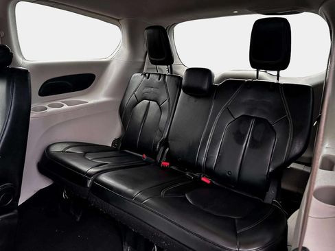 Used 2020 Chrysler Voyager Lxi FWD image 19