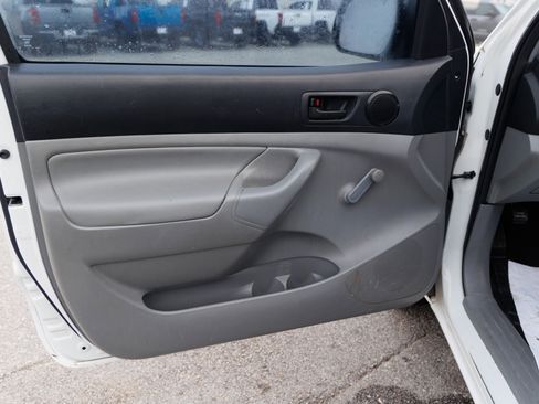 Used 2014 Toyota Tacoma 2WD Regular Cab image 16