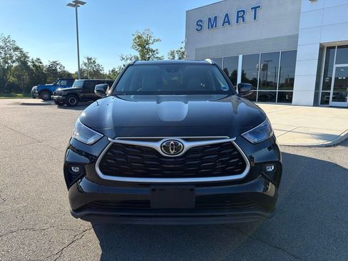 Used 2022 Toyota Highlander XLE AWD/4WD image 9