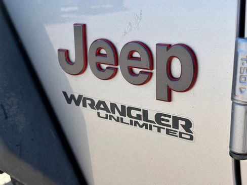 Used 2019 Jeep Wrangler Unlimited Rubicon AWD/4WD image 16