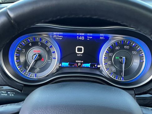Used 2016 Chrysler 300 Limited RWD image 11